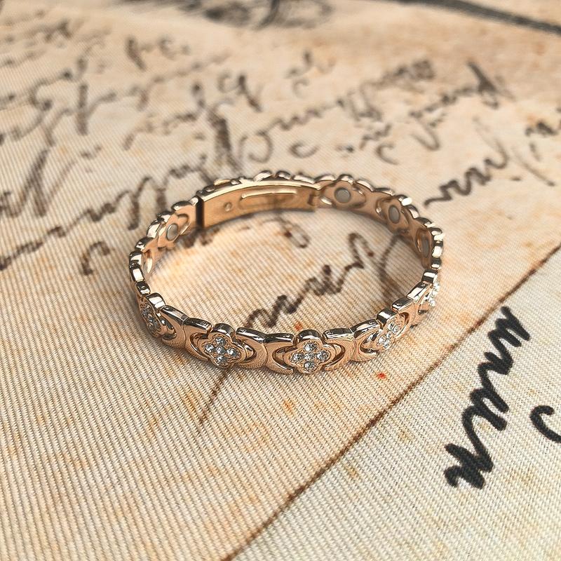 Novelle™ | Elegant Magnetic Copper Bangle